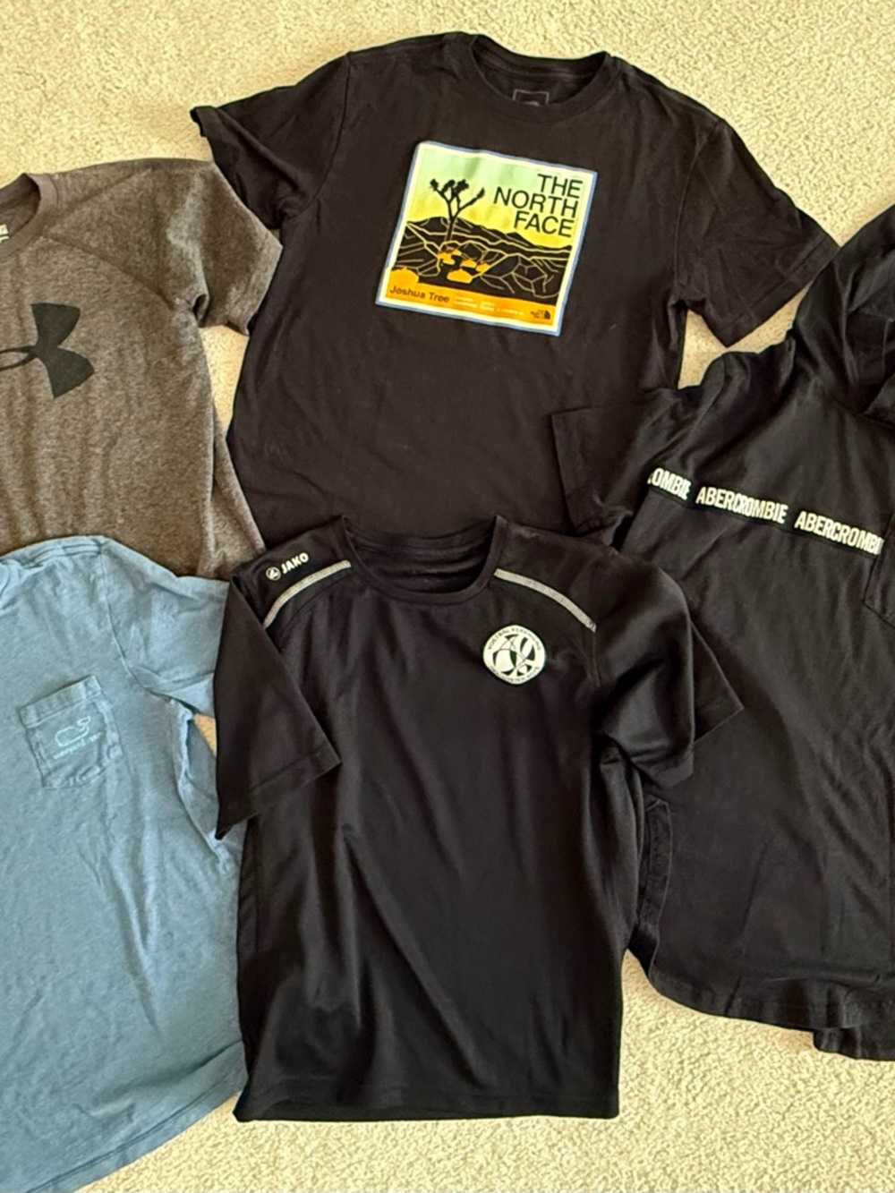 T-shirt lot for Kids the Northface vineyard vines Abercrombie